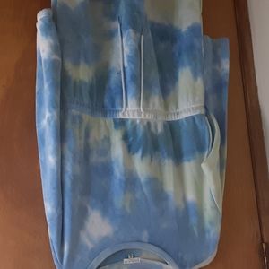 Hey! I'm selling a sweater dress that I have never worn.